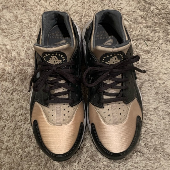 Nike Shoes - Women’s Nike Huarache